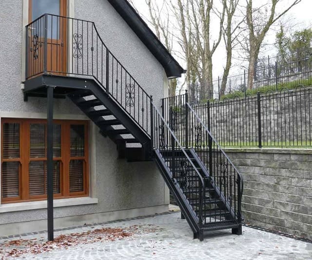 Лестницы для загородного дома