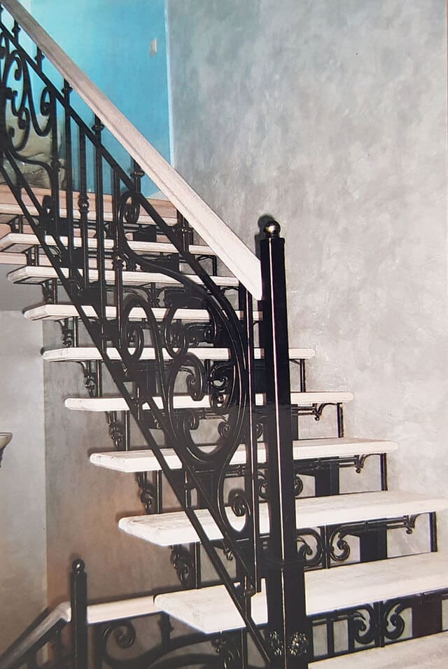 Каркасы лестниц из металла